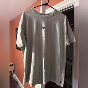 Men’s light light green Nike tee. Size large. Loose fit.